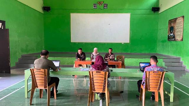 Pelaksanaan ujian komputer dalam rangka promosi jabatan Sekretaris Desa Besani